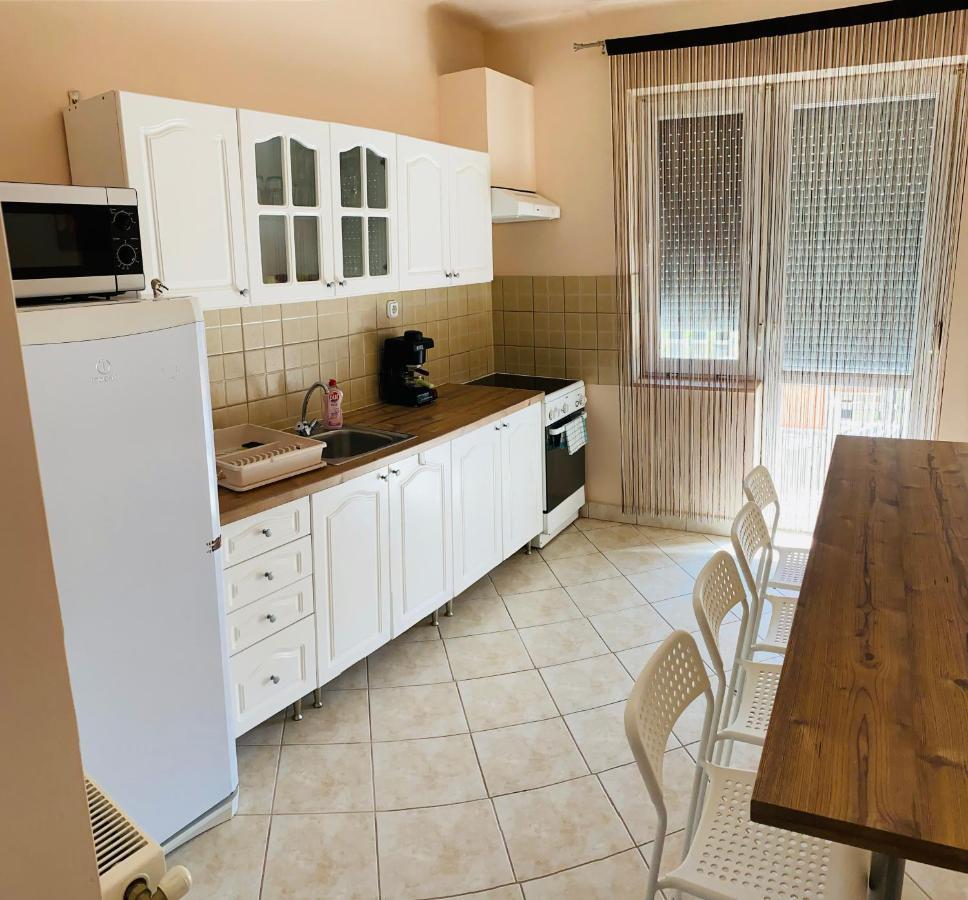 Pandora Pool Apartman ハイデゥソボスロー エクステリア 写真