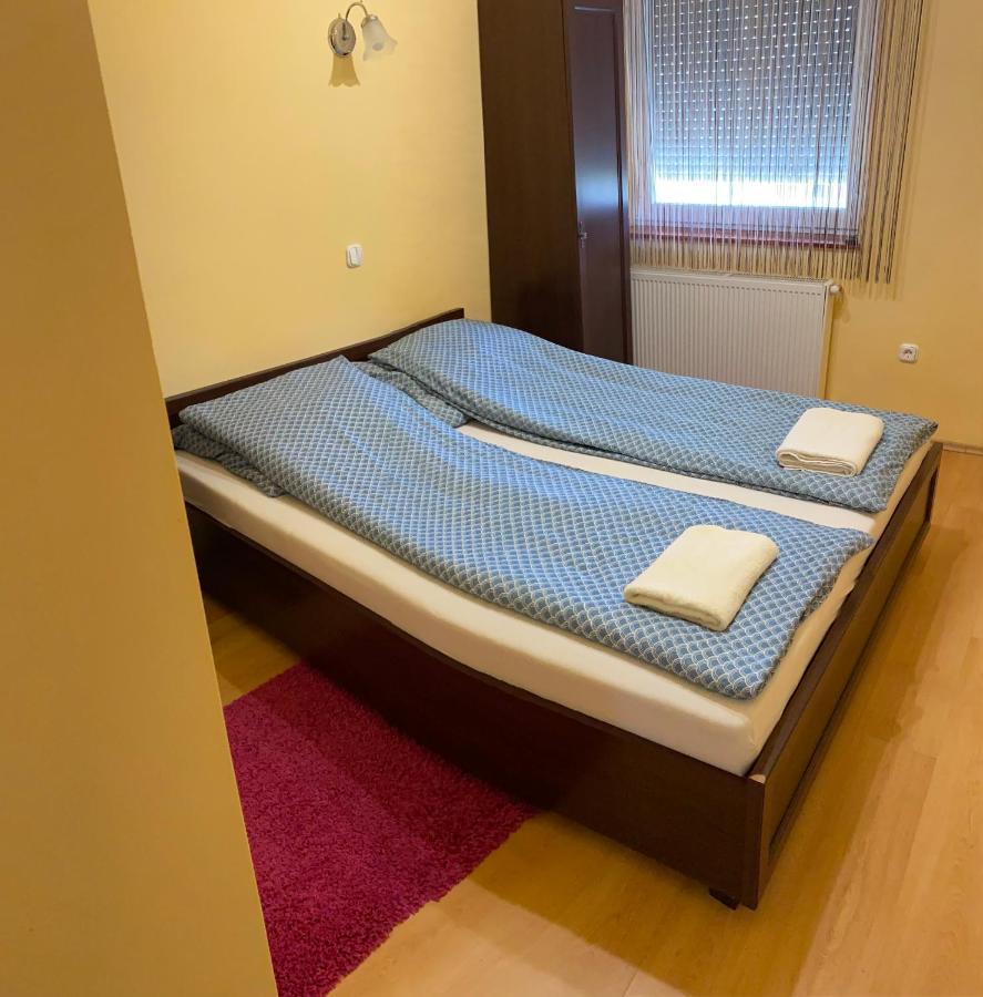 Pandora Pool Apartman ハイデゥソボスロー エクステリア 写真
