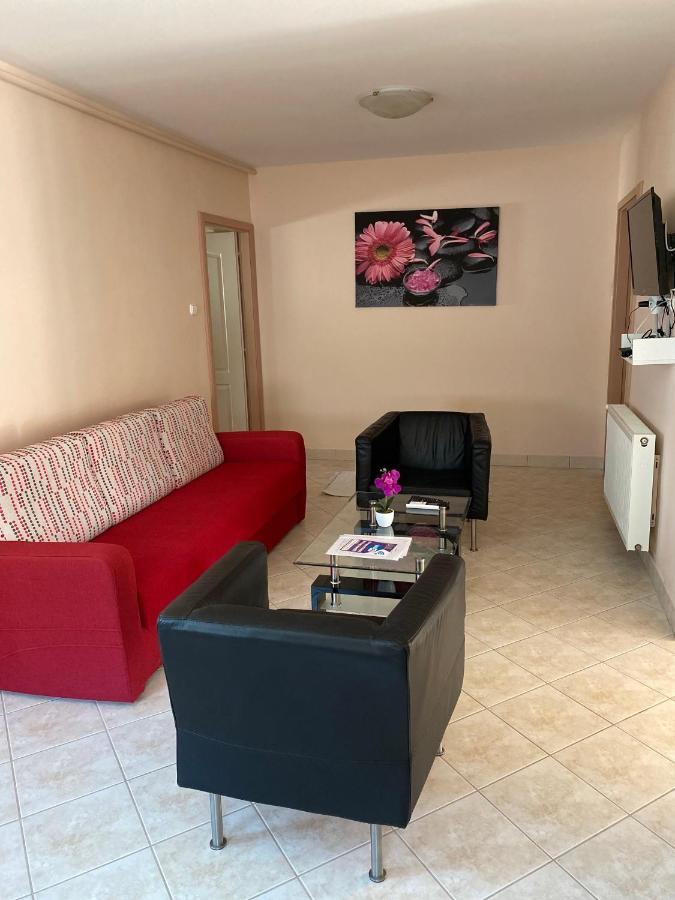 Pandora Pool Apartman ハイデゥソボスロー エクステリア 写真
