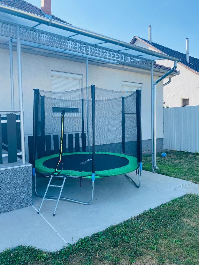 Pandora Pool Apartman ハイデゥソボスロー エクステリア 写真